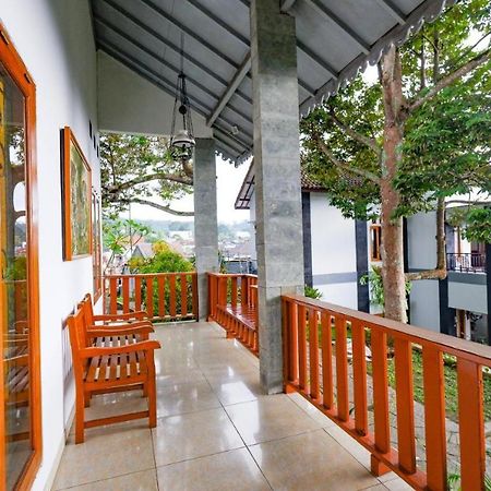 Guest House Gethsemane Salatiga Esterno foto