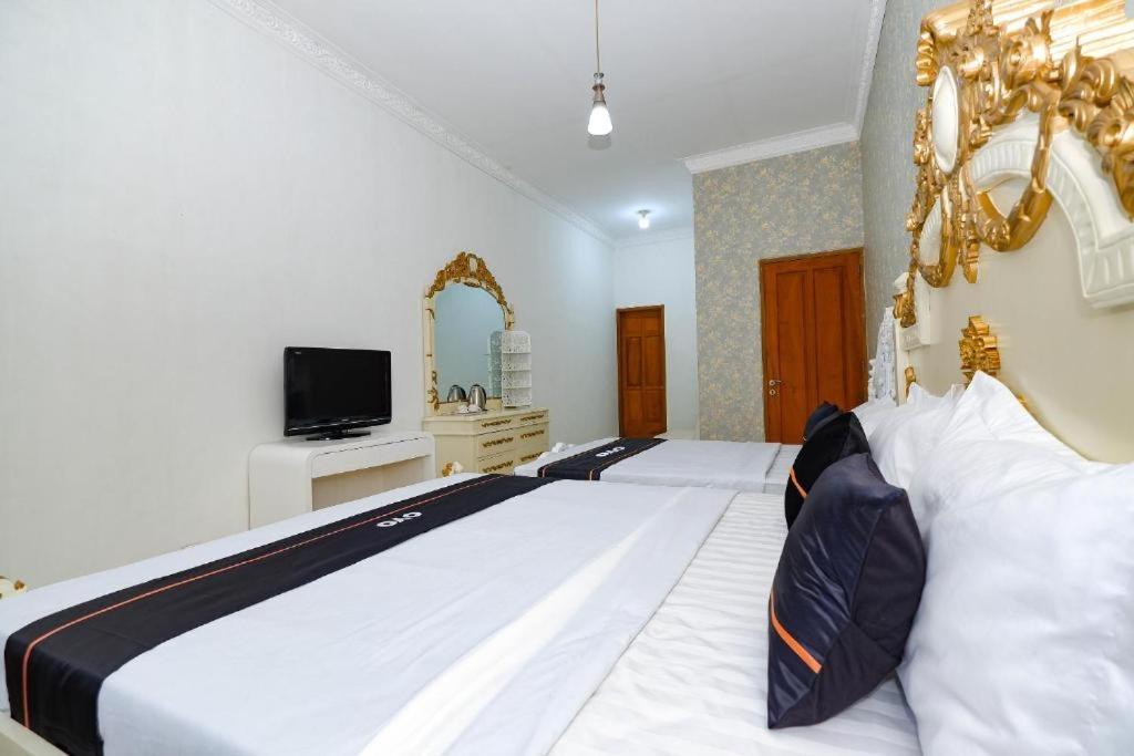 Guest House Gethsemane Salatiga Esterno foto