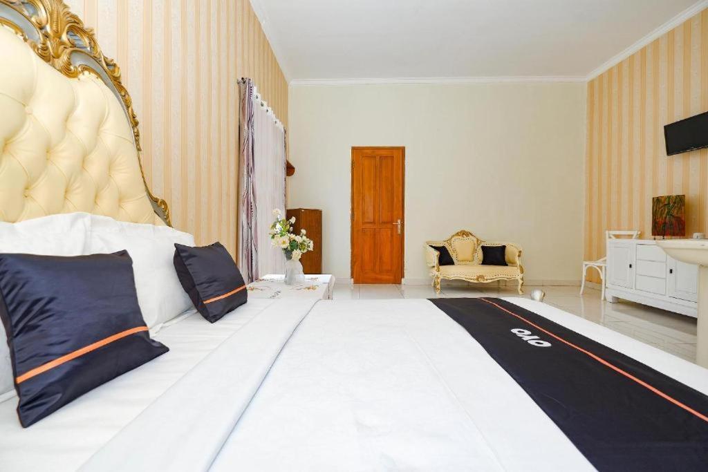 Guest House Gethsemane Salatiga Esterno foto