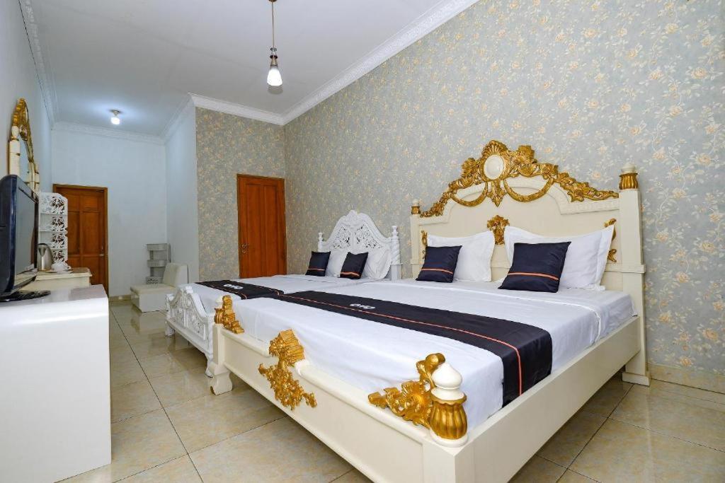 Guest House Gethsemane Salatiga Esterno foto