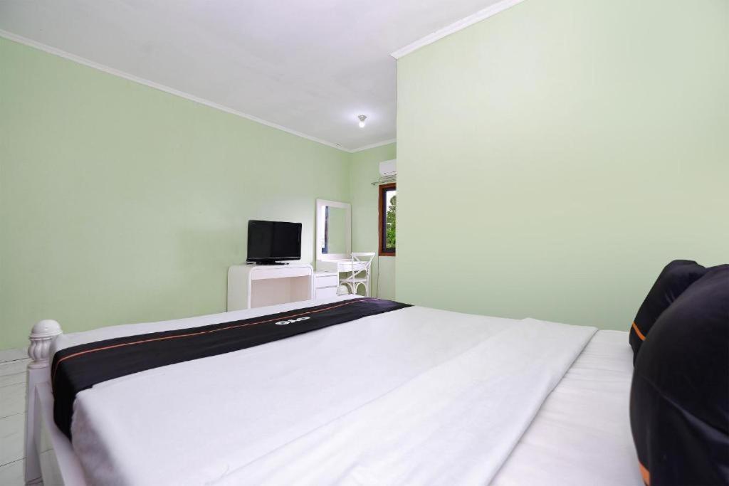 Guest House Gethsemane Salatiga Esterno foto