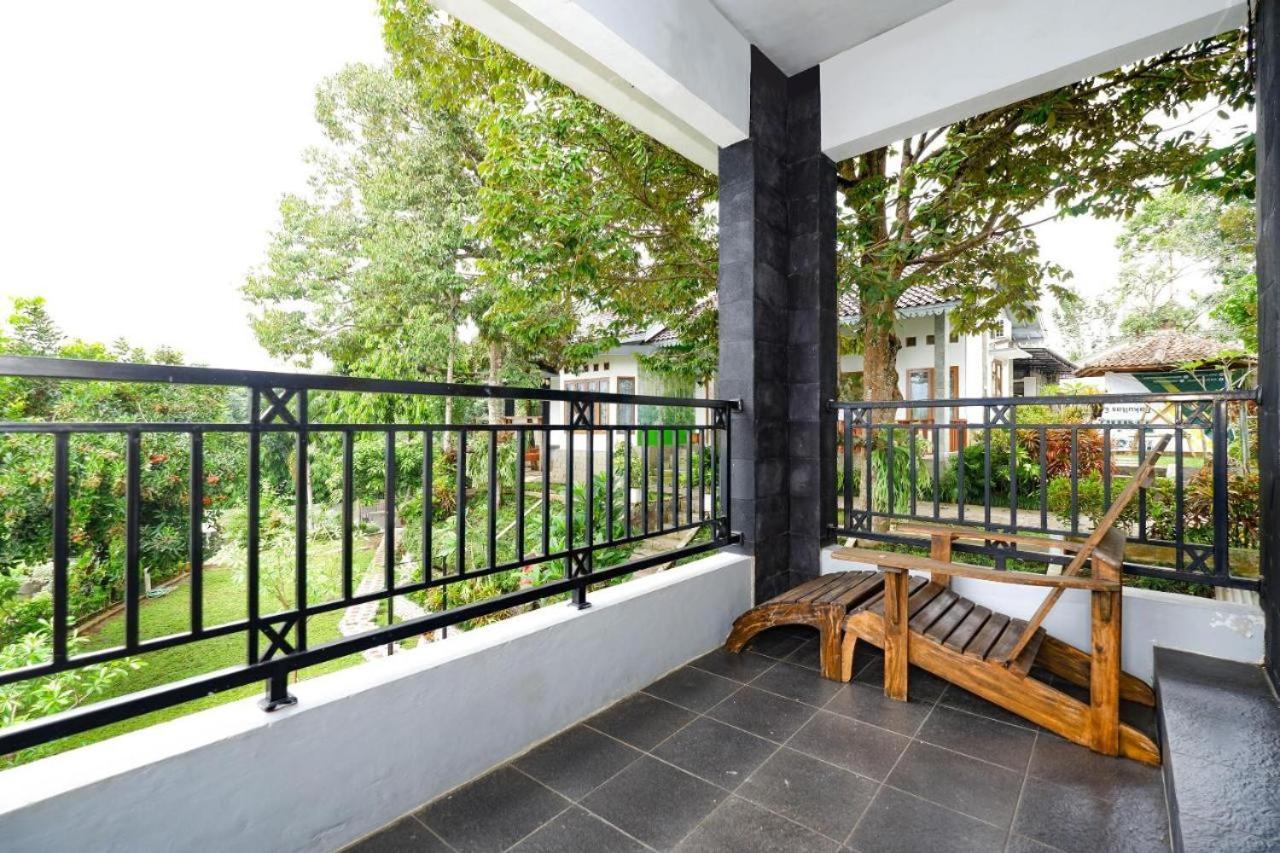 Guest House Gethsemane Salatiga Esterno foto