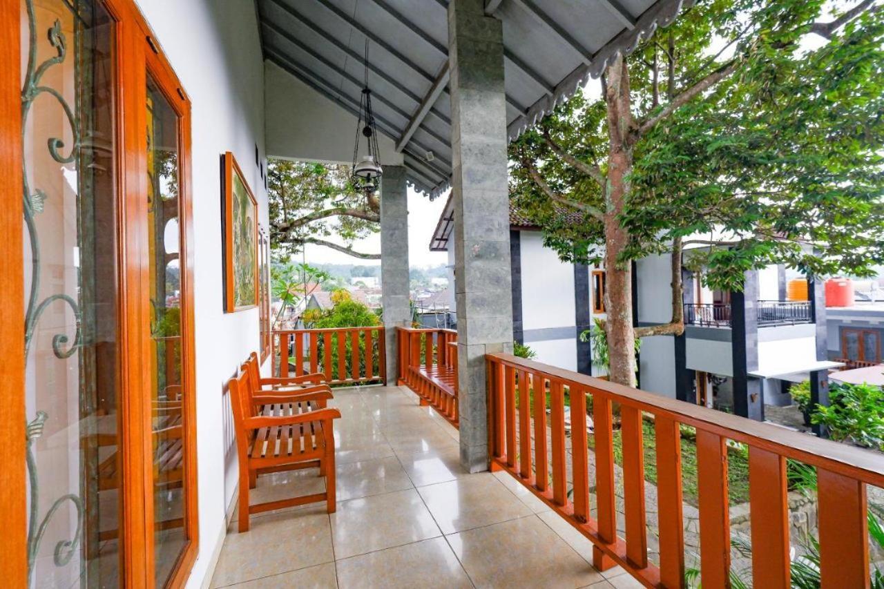 Guest House Gethsemane Salatiga Esterno foto