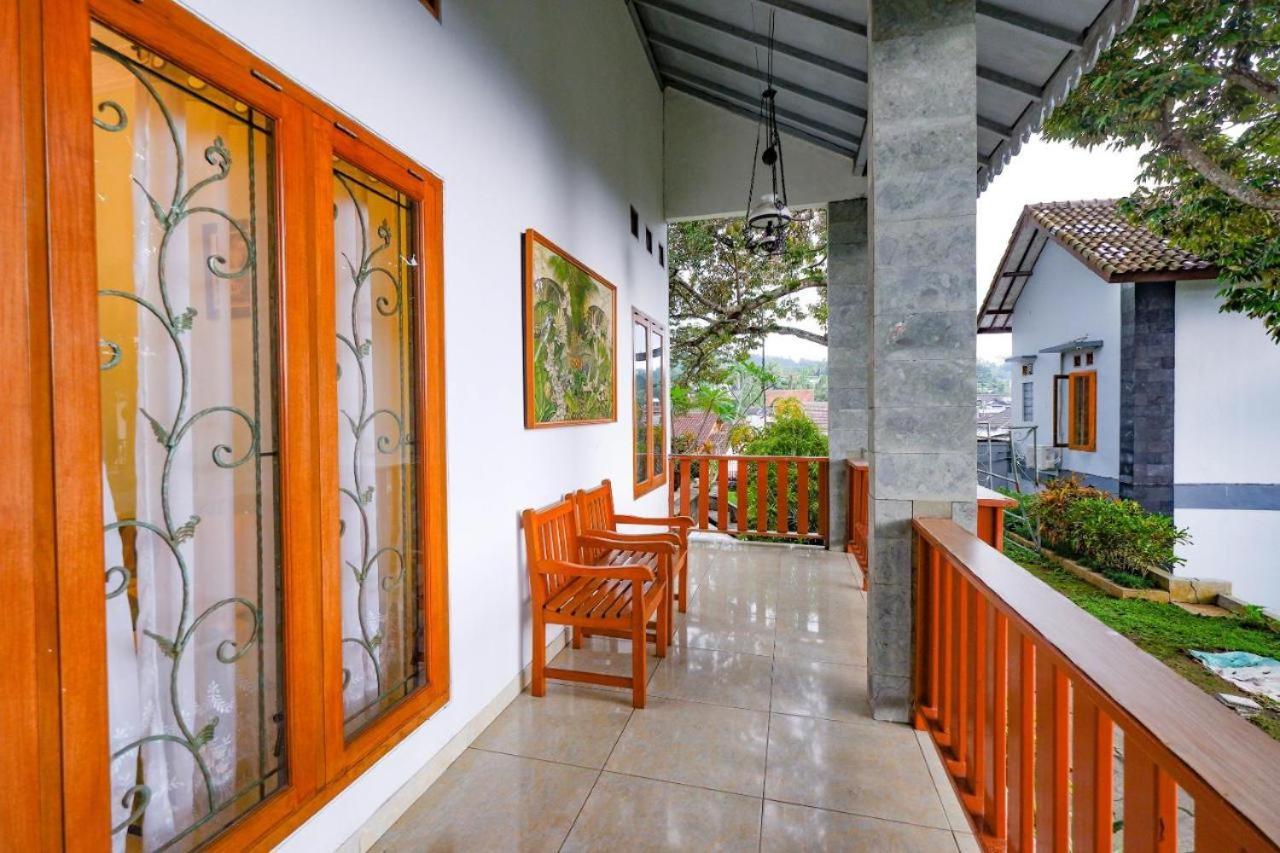 Guest House Gethsemane Salatiga Esterno foto